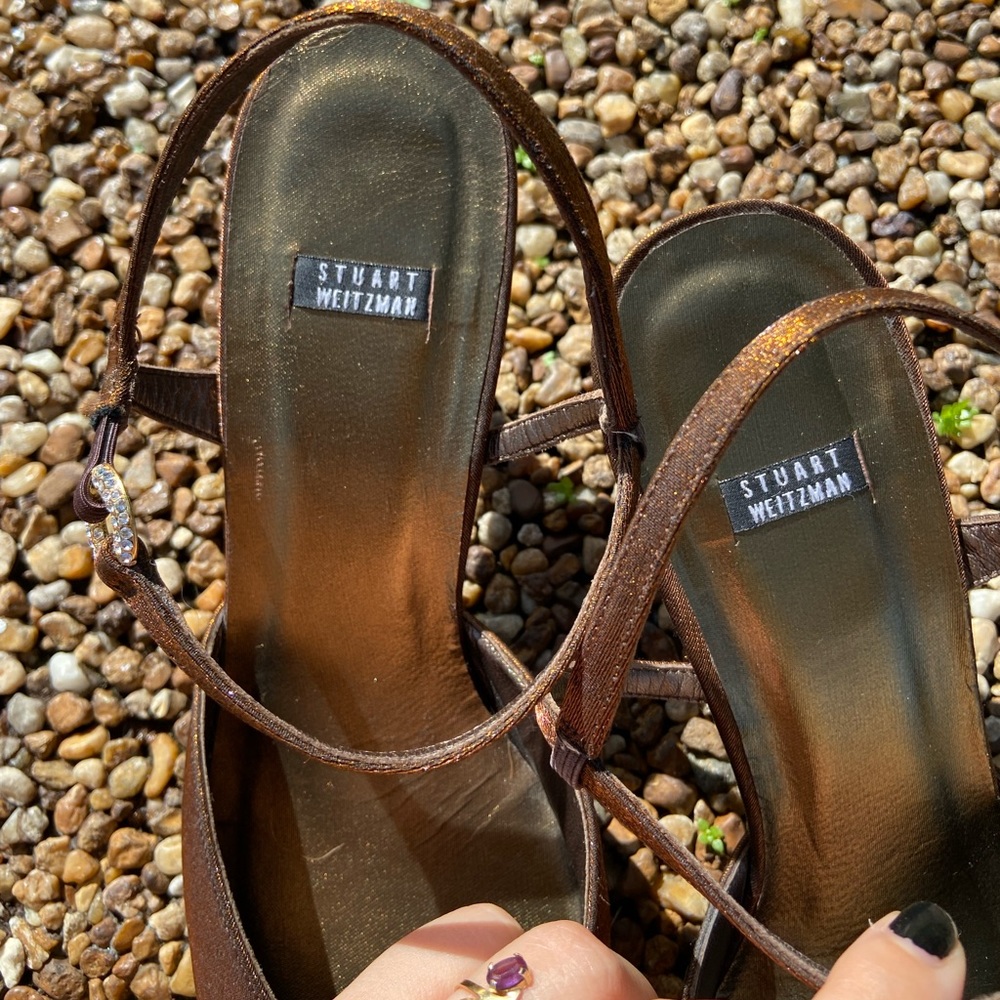 stuart weitzman kitten heels